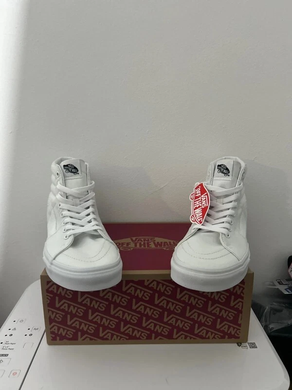 Scarpe da ginnastica alte Vans Sk8 Hi True bianche taglia UK 6 nuove con scatola fuori dal muro