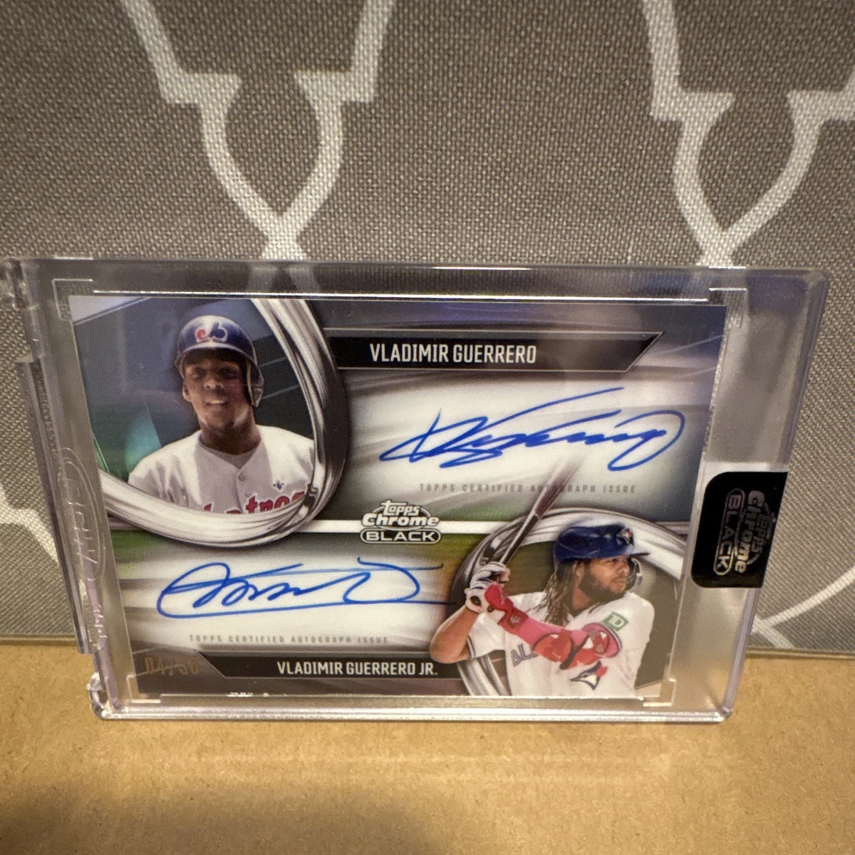 Topps Vladimir Guerrero Baseball Autographed Sports Trading Cards
