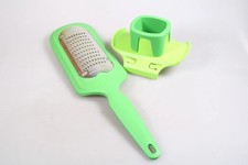 Tupperware Profi Reibe D182 inkl. Fingerschutz