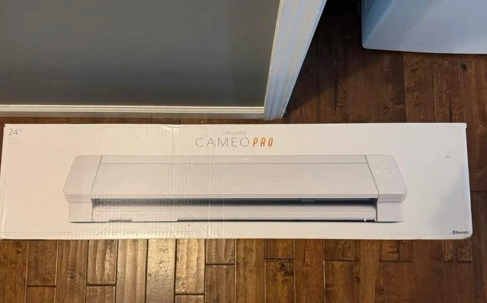 Cameo Pro 24 inch Vinyl Cutting Machine - Autoblade -Bluetooth - Professional!