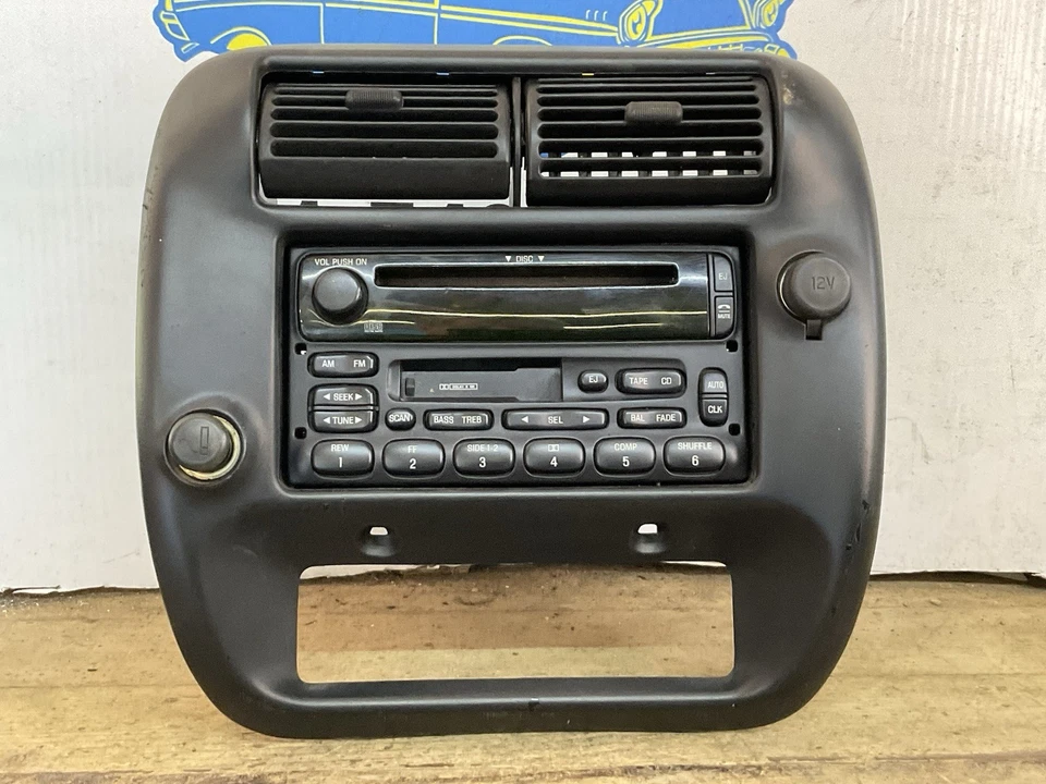 Ford Explorer Ranger Mountaineer 1995-2003 AM/FM CD/CASSETTE BISEL NEGRO Foto 2 de 4