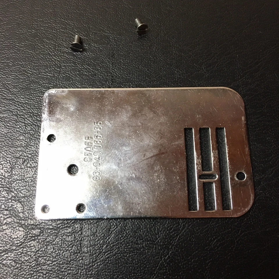 Pfaff 1222 Sewing Machine Throat Plate With Screws Foto 2 de 3