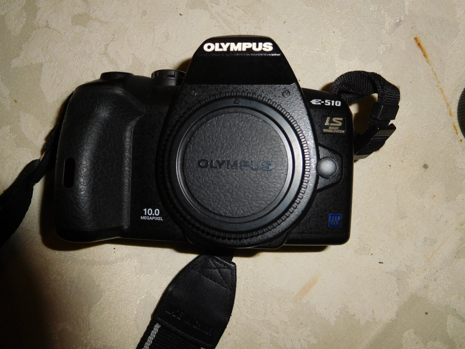 Olympus e510 digital slr camera with 1442 & 40150 Lenses battery and