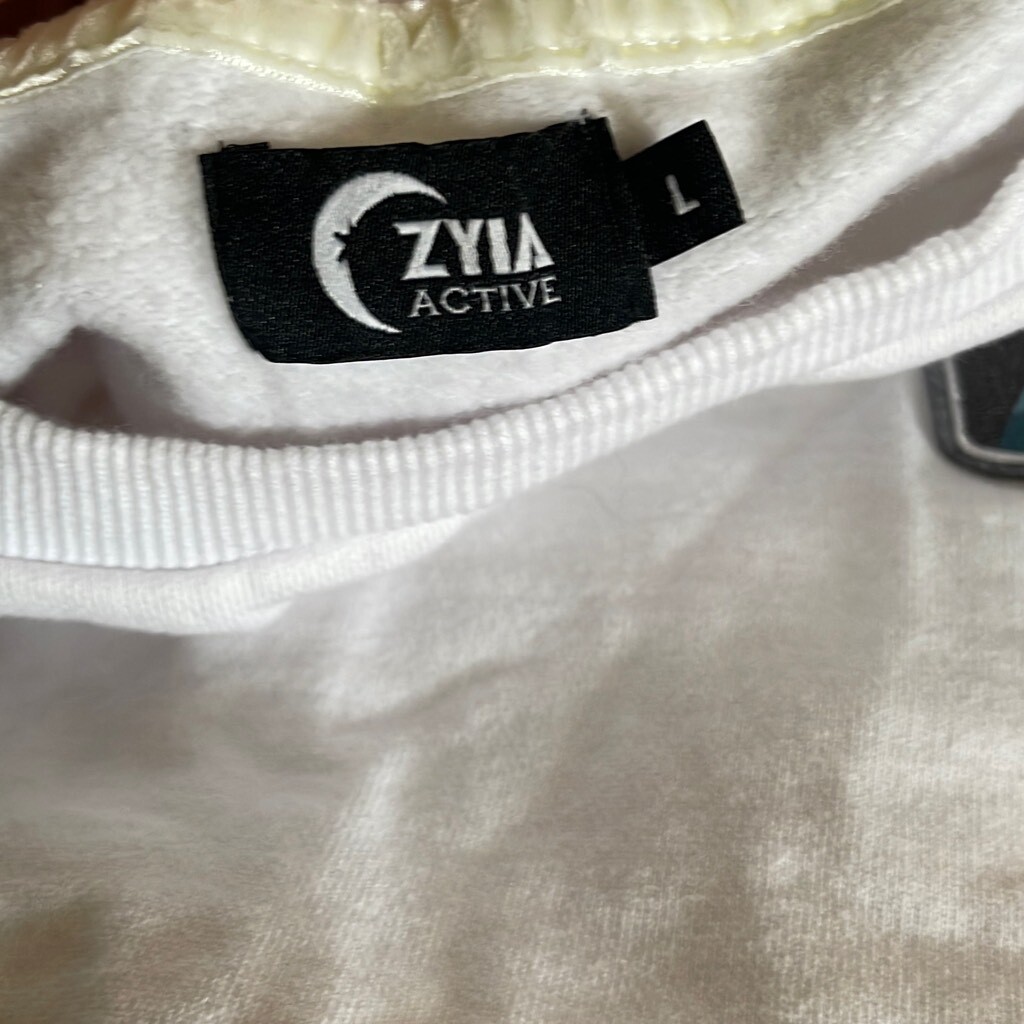Zyia Active MOUNTAIN PATCH SWEATSHIRT - image 6