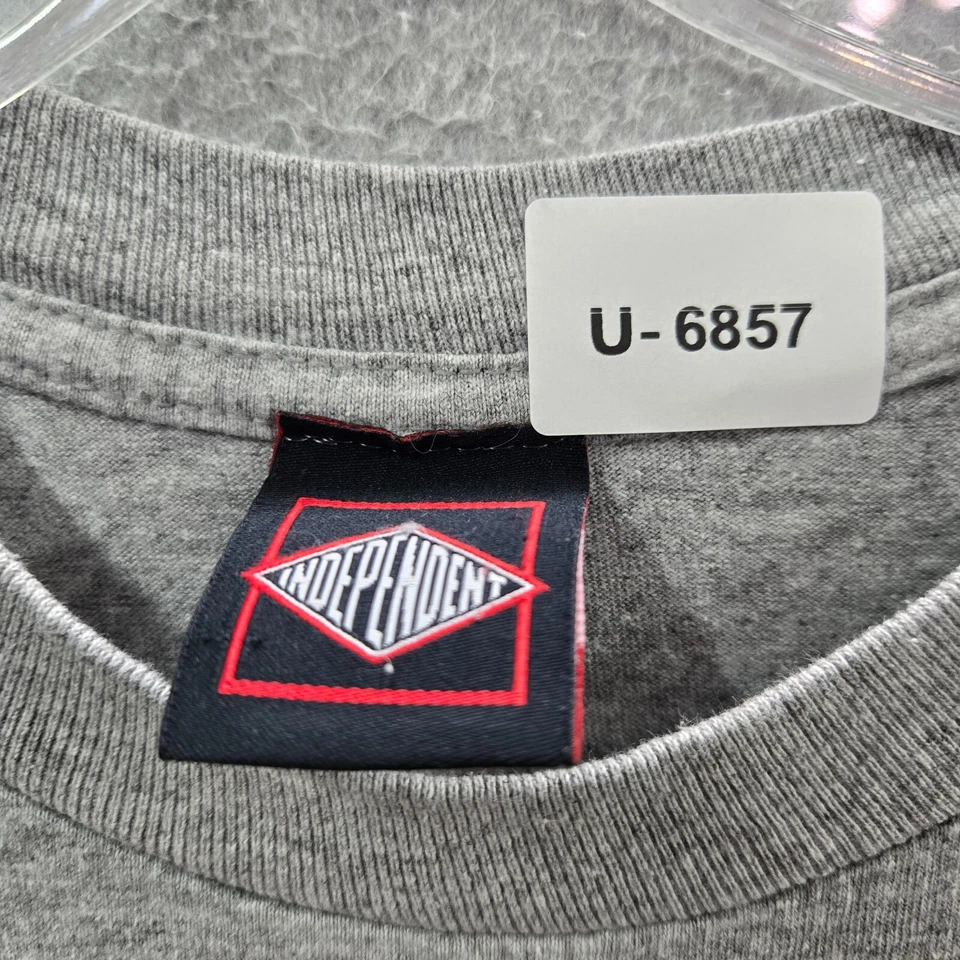 Camisa Independent Hombre Gris Mediana Y2K Logo Patinador Bordado Cuello Redondo Camiseta Foto 2 de 4