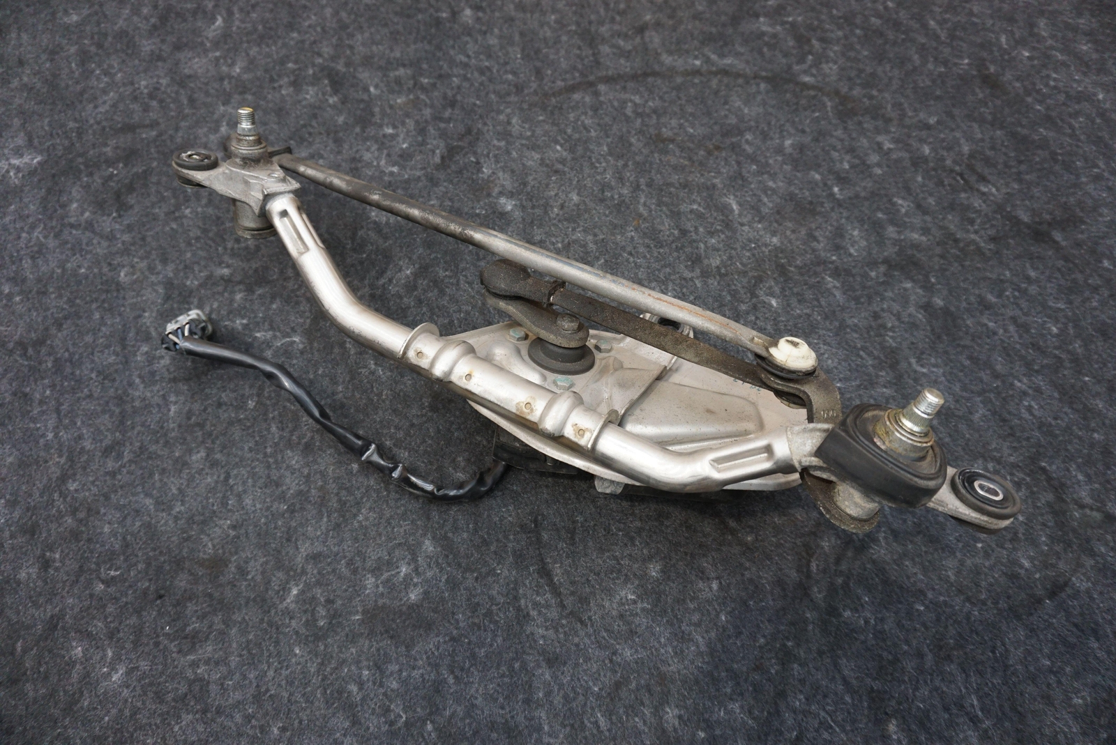 Front Windshield Wiper Motor Linkage 80065800 Maserati Granturismo M145 2008-19