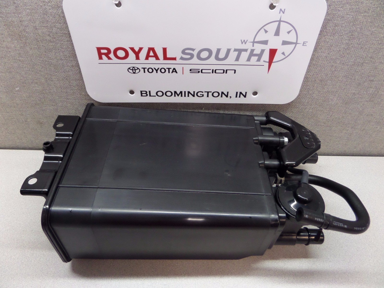 Toyota Highlander 2004 2006 3.0L / 3.3L EVAP Charcoal Canister