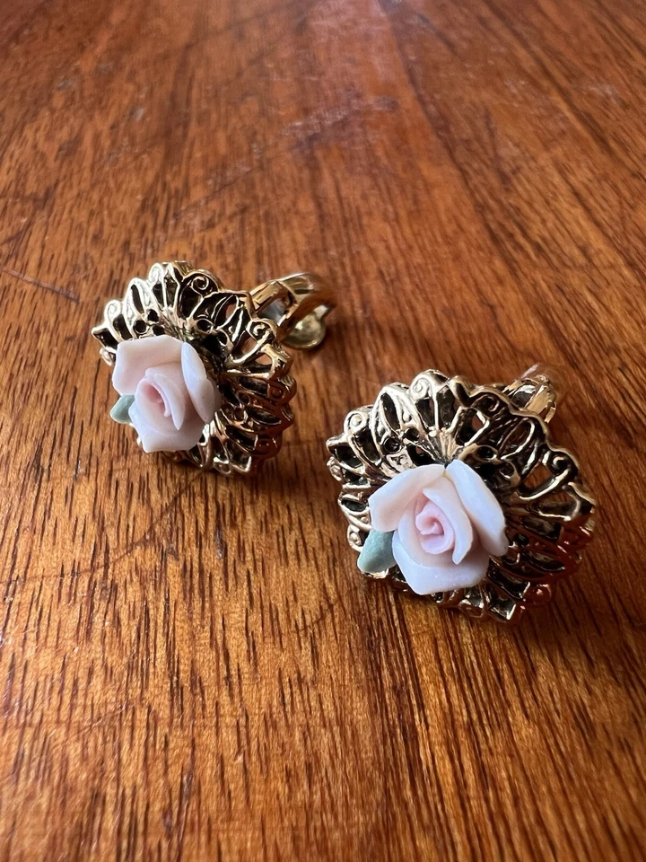 Vintage Victorian Ceramic Pink Rose Ornate Filagree Gold Tone Clip Earrings - Image 4 of 4