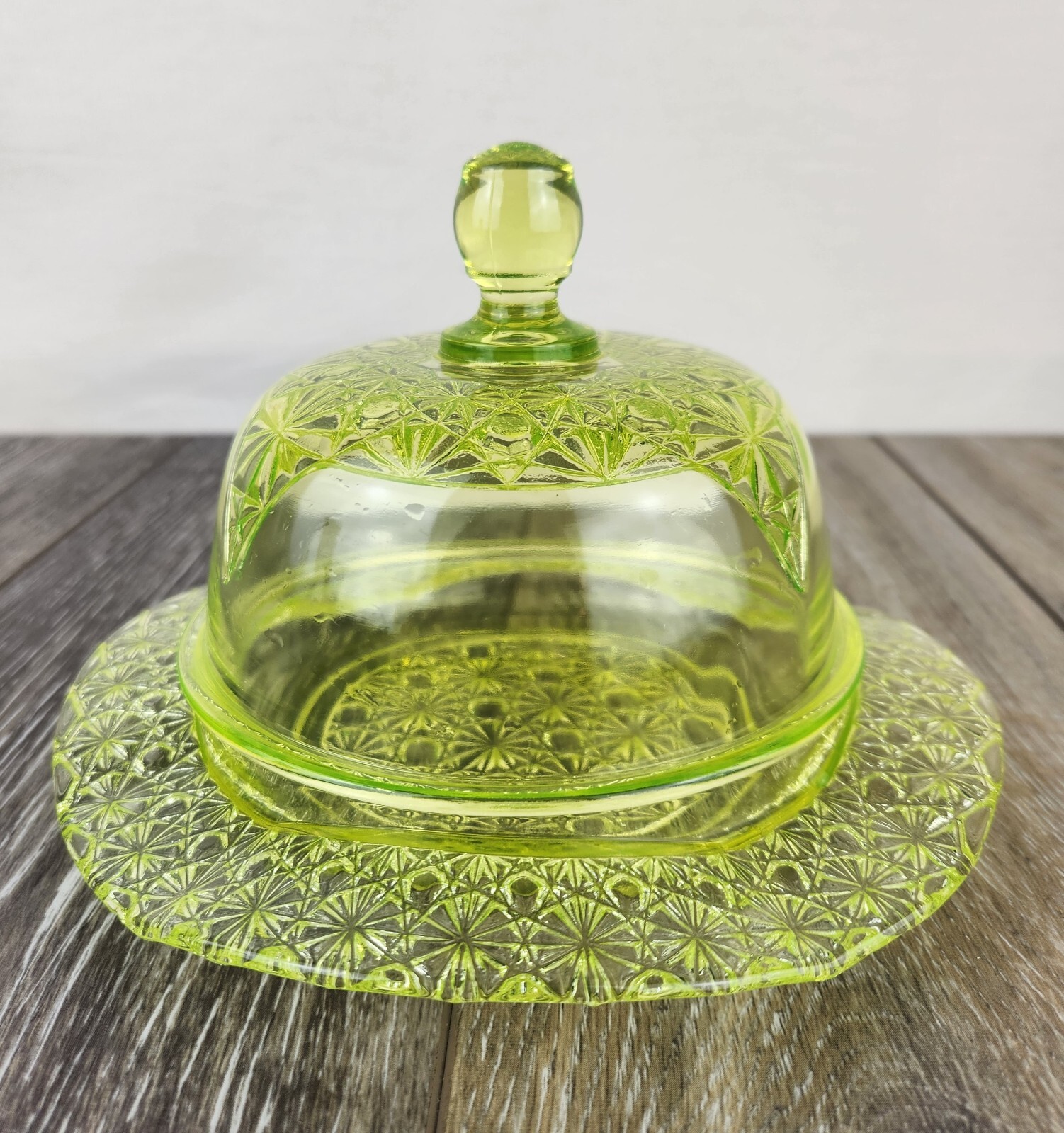 Vintage Topaz Vaseline Uranium Glass Daisy Button Butter Dish Glows Green Under UV