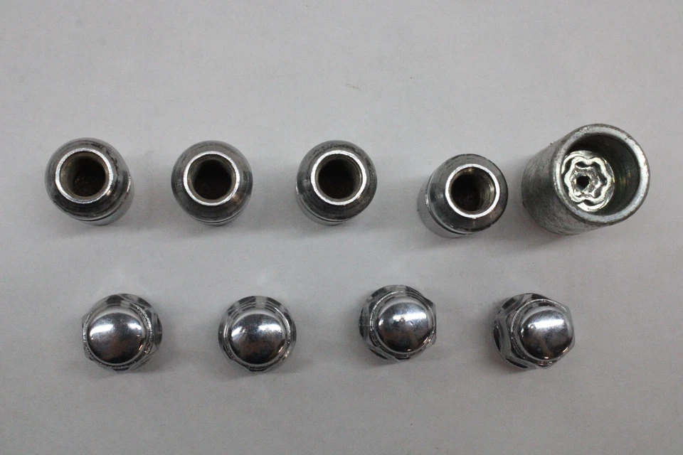 Honda CR-V 2018 tuercas de rueda de bloqueo 4 tuercas de rueda de repuesto 4 tomas y llave OEM Foto 2 de 4