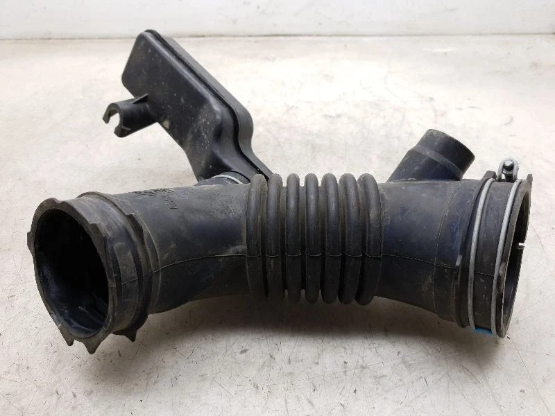 Toyota Camry 2016 2,5 L 4 cilindros filtro de aire tubo resonador montaje Foto 4 de 4