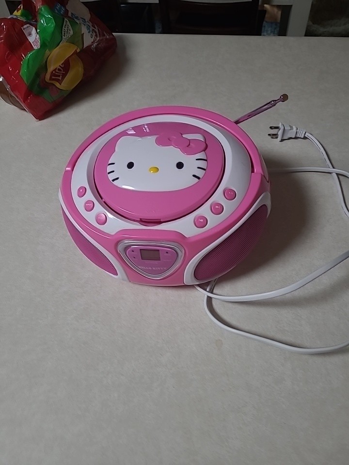 ハローキティ ミニポータブル AM/FM ラジオ Small Hello Kitty AM/FM Radio And CD Player | eBay