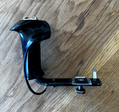 HASSELBLAD 45071 L/H GRIP W TRIGGER FLASHGUN BRACKET 
