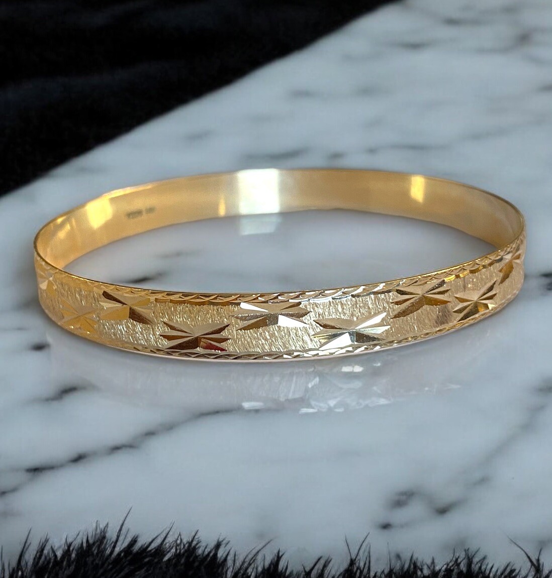 Vintage 14k SOLID Yellow Gold 8mm Wide Etched Bangle Bracelet 8.25