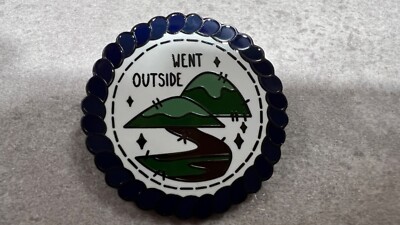Mia Mouz Self Care Introvert Button Brosche Pin Went Outside