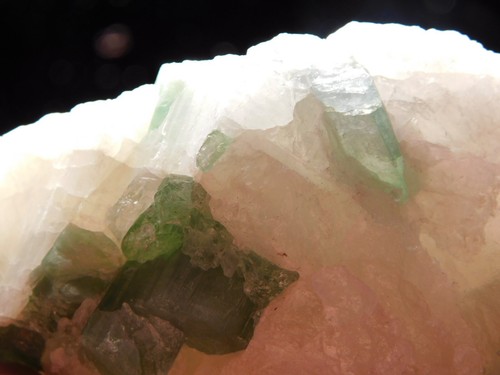 Big! Light GREEN Tourmaline Crystal Cluster on Quartz Brazil 417gr - Picture 15 of 15