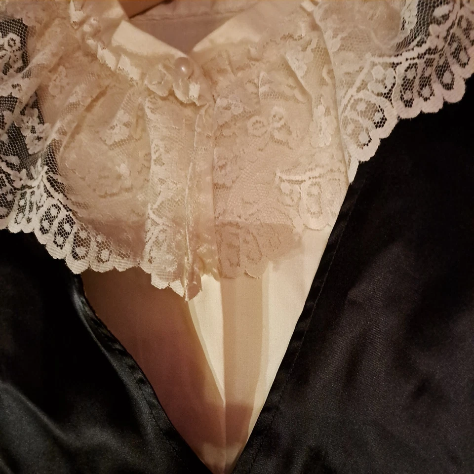 JUEGO COMPLETO DE 3 PIEZAS MEDIDAS DE DISFRAZ HECHO A MANO EN MUY BUEN ESTADO PIONEER COTTAGE CORE AMISH  Foto 3 de 4