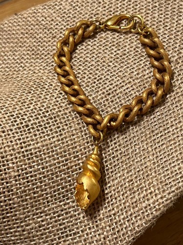Vintage goldfarben strukturiert Kette Armband Muschel Weichtiere Charm Karabinerverschluss 7"