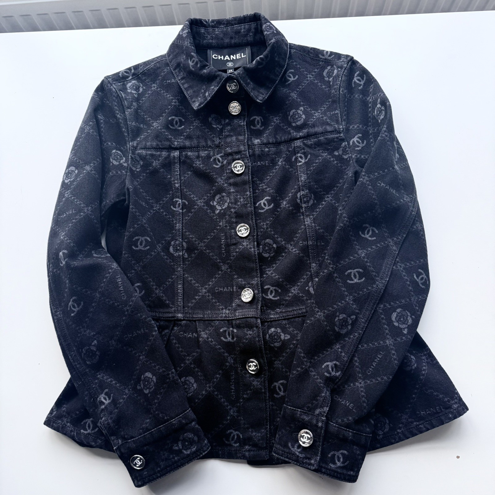 CHANEL 2023 Metiers d'Art Paris-Dakar CC Logo Camellia Black Denim Jacket FR38 image 7