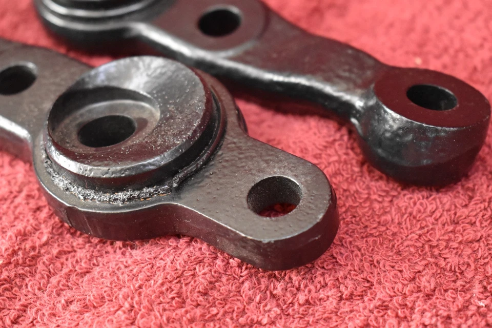 70-78 Datsun 240Z 260Z 280Z steering knuckle pair RH + LH OEM used - Image 2 of 4