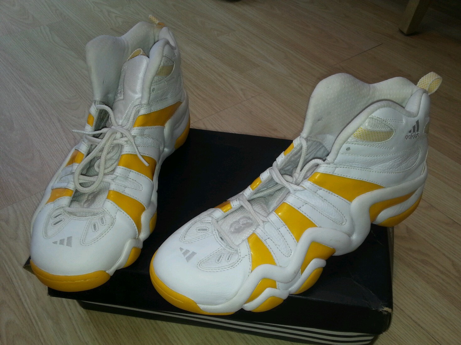 Kobe Bryant ADIDAS, FANTASTICI STIVALI, ideale per palestra, pallacanestro