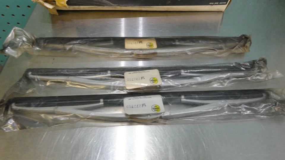 NOS OEM GM Factory Germany 1272750 (4) Buick Opel Windshield Wiper Blade 1950's - Image 3 of 4
