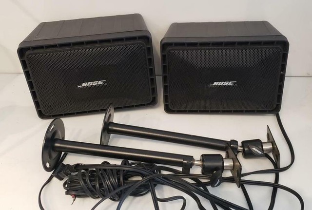 pair 2 bose speakers