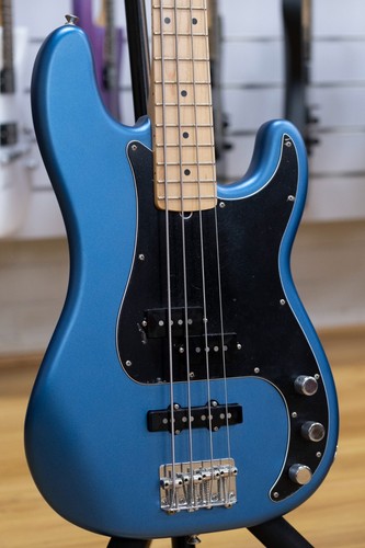 Fender American Performer PJ Bass Guitar (Satin Lake Placid Blue) - Picture 3 of 6