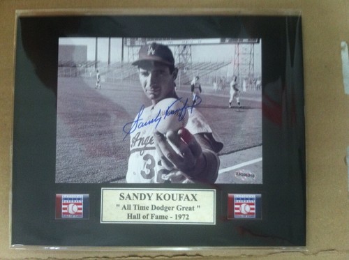 Signiertes Sandy Koufax 5x7 montiert auf 8x10 s/w Foto mit Echtheitszertifikat
