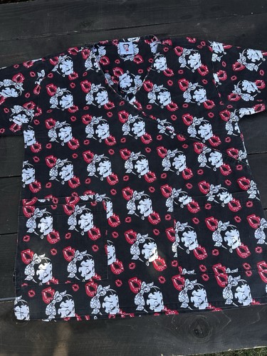 Vintage Betty Boop Scrub Top Shirt Women's L All Over Rocker Red Lips Print Y2K - Picture 2 of 11