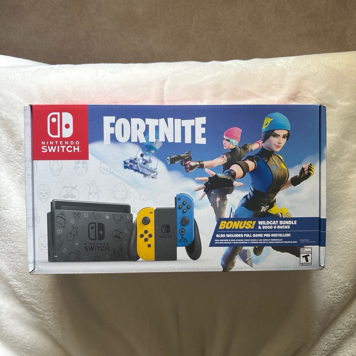Nintendo Switch - Fortnite Switch コード無し Nintendo Switch Fortnite Wildcat Console Bundle *NO CODE