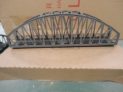 Marklin ho  7263 arch bridge  for M & K track.  Metal railing  fairly nice !