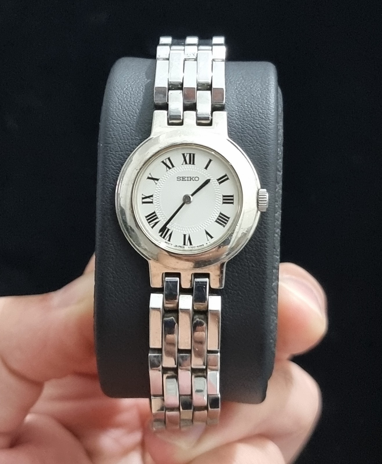 Seiko Rare Vintage V700-6k80 10. Beautiful Silver Tone Womans Watch