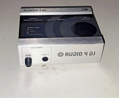 Native Instruments Audio 4 DJ  USB Sound Card Audio Interface Preowned Condition