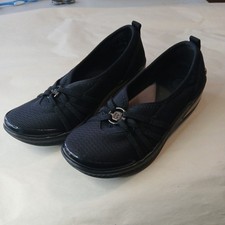 Womens Bzees Black Slip Ons Size 7M Crazy Comfy Super Stretchy Machine Washable