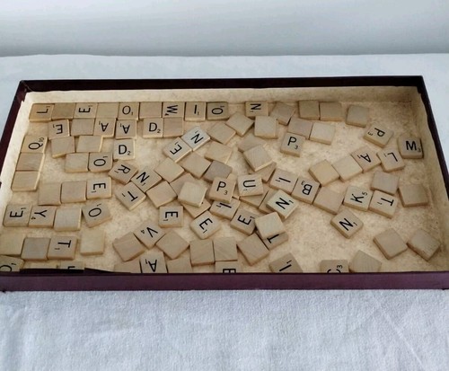 Scrabble Board Game Vintage With 106 Tiles Selchow Righter Co - Picture 7 of 12
