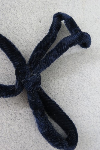 White Mink On Cord Pom Poms Blue Velvet Collar Accent Scarf Black Eyes Circa 50s - Picture 7 of 10