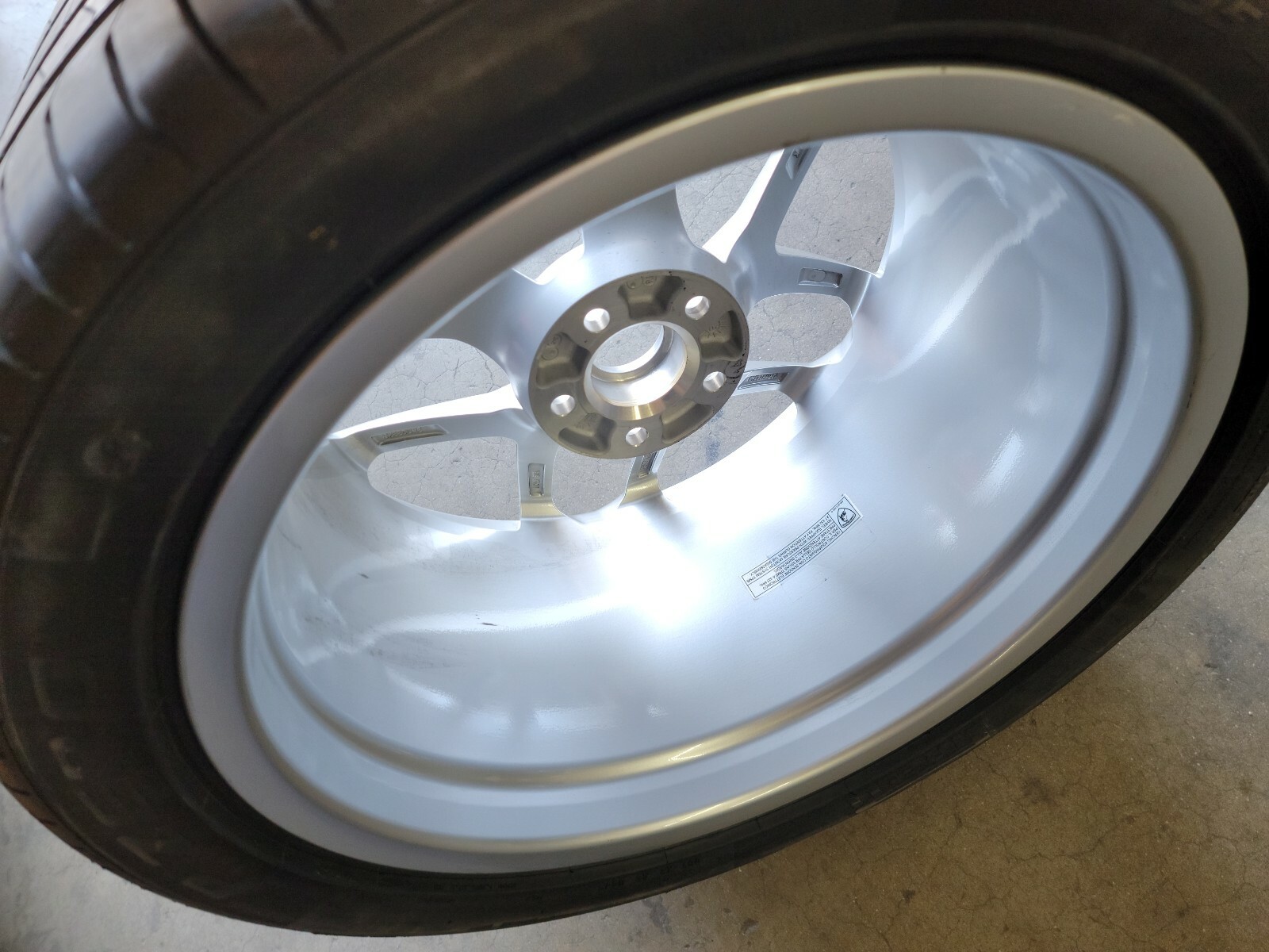 LAMBORGHINI HURACAN LP580 KARI REAR WHEEL RIM WITH TIRE OEM 4T0601017K