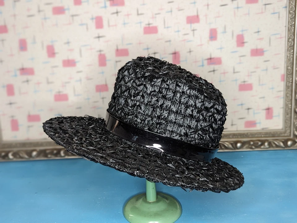 Vintage Womans Straw Wide Brimmed Hat with Patent Leather Bow Sun Hat Black 1960 - Image 3 of 4