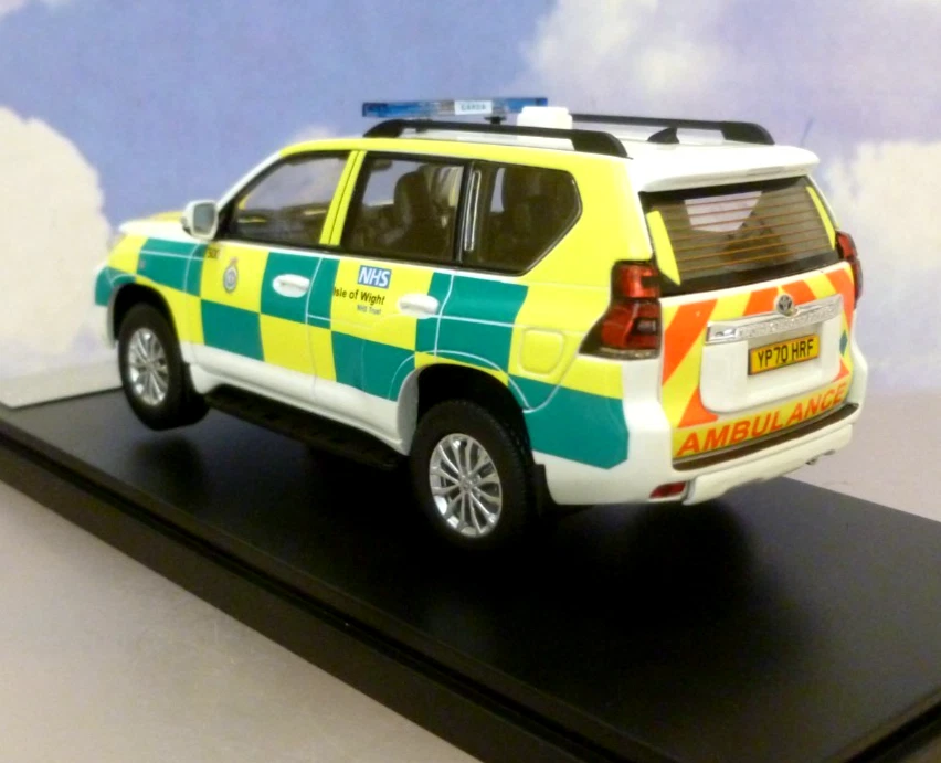 VITESSE 1/43 2018 TOYOTA LAND CRUISER PRADO UK AMBULANCE SERVICE NHS IOW 29428 - Image 4 of 4