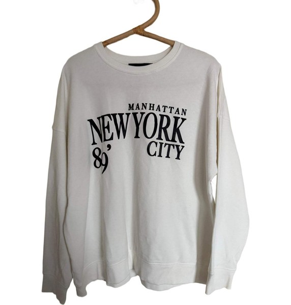 DECJUBA Graphic Sweatshirt Size L Excellent Condition #41581