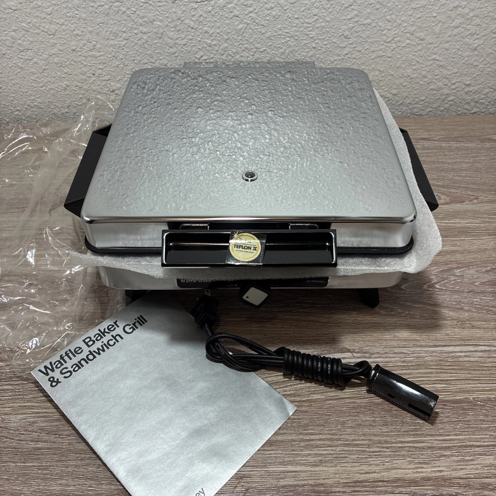 JC Penny Waffle Baker And Sandwhich Grill 784-1075 Vintage