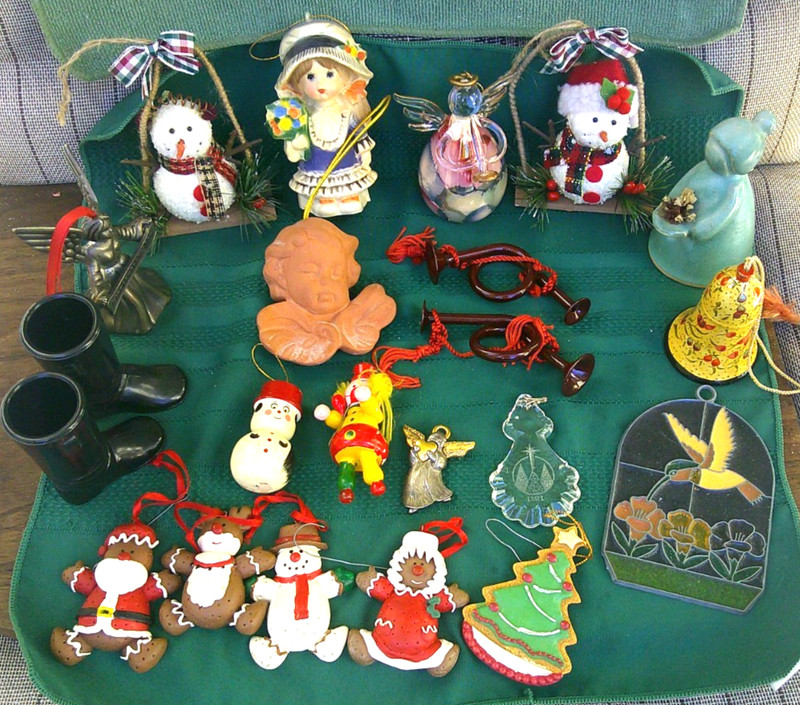 Lot of 22 Assorted  Christmas Ornaments/Figures/Decoctions/Ceramic: Metal:Etc.