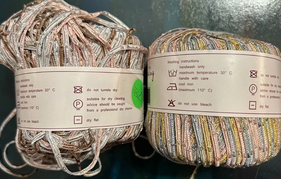 Lote de 2 madejas de 50 g Louisa Harding hilo brillante colores 24 y 11 Foto 3 de 3