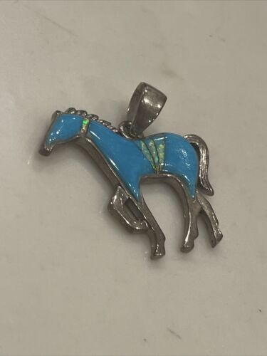 Ciondolo ciondolo cavallo turchese e opale firmato sterling timbrato e artista 1,75" - Foto 3 di 4