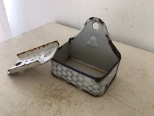 Alte Emaille Seifenschale Wandbeh&auml;lter Schwammablage Wabenmuster Shabby Emaile