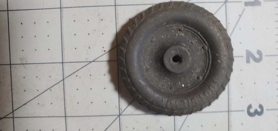 Lote de tres neumáticos de goma de juguete Tootsie años 50 Foto 4 de 4