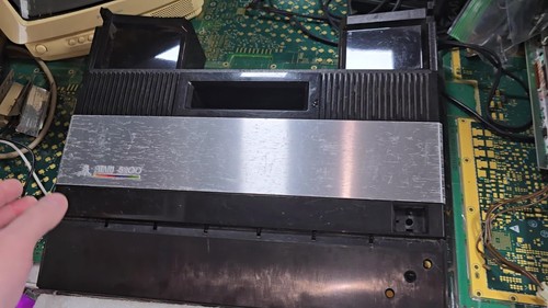 Atari 5200 - 4 Port LEER - genaue obere Abdeckung #2 - intakt - KEINE Tasten oder Klappe - OK - LESEN - Video 1 von 1