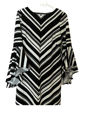 Roz & Ali Women Dress Line A Size 2 Black White Striped Flare Long Sleefes Cokta