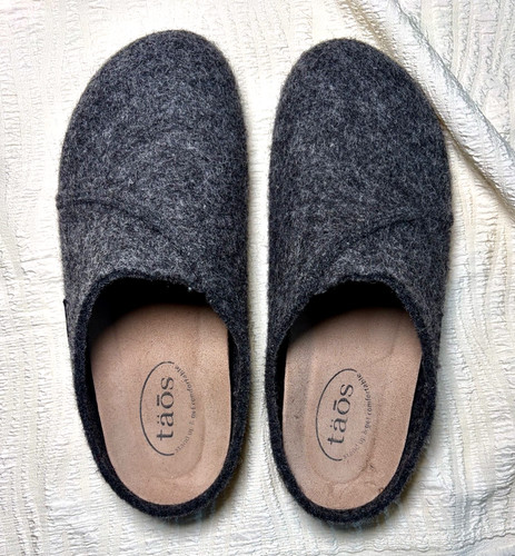 Taos Footwear Women’s Wool Slippers Dark Gray Sz. 39 8-8.5 M Casual Comfort